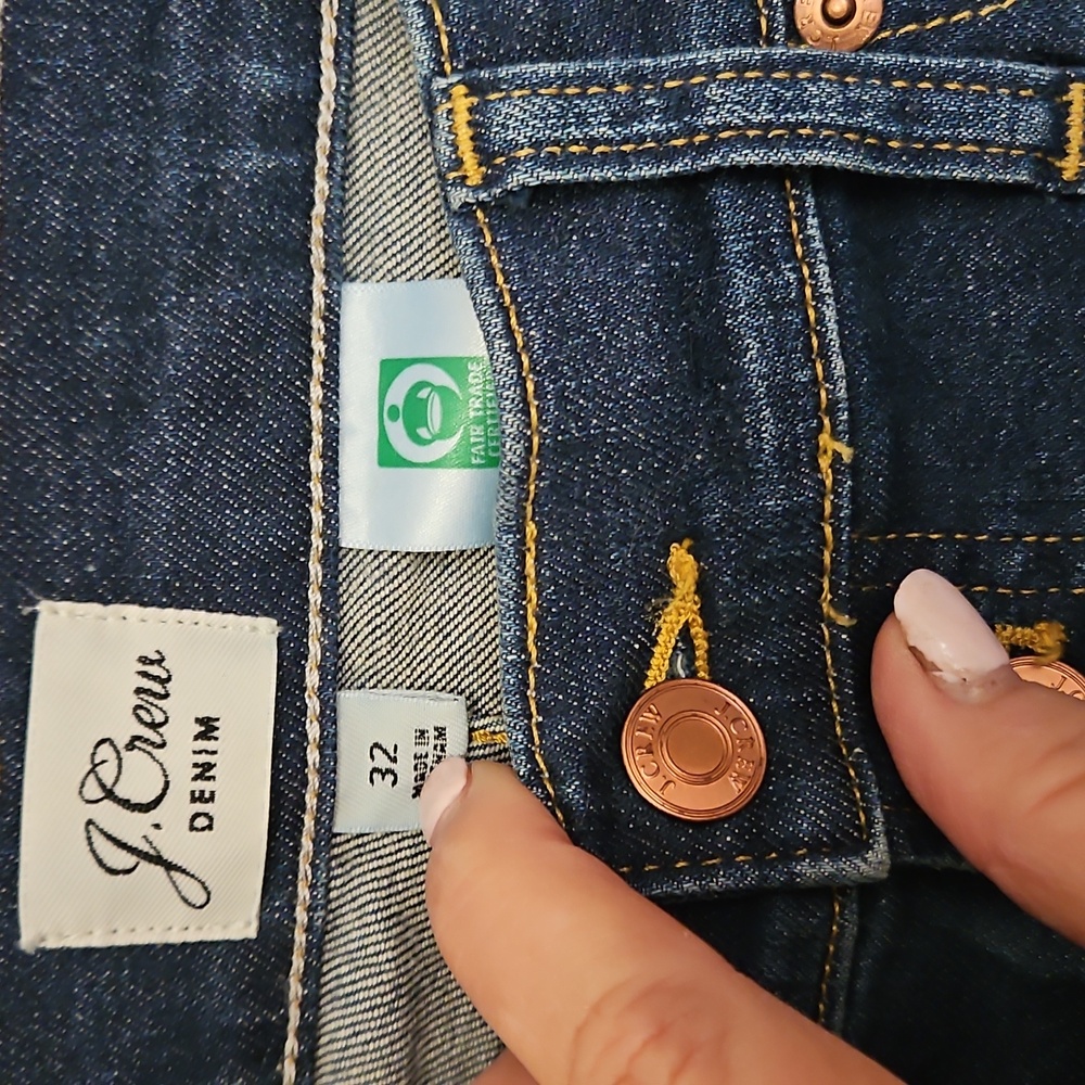 Excellent Unused Condition "J Crew Denim" Dark Wash Button Up Jeans! Sz 32 waist - Picture 4 of 5